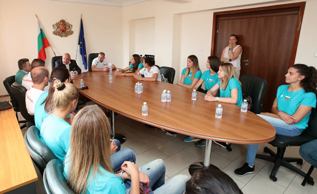 Министър Кралев награди волейболните ни националки за спечелените Златна Европейска лига и Междуконтинентална Чалънджър Купа