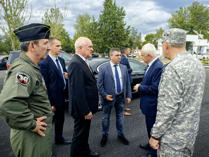 Съболезнования на семействата на загиналите пилоти изрази премиерът Димитър Главчев