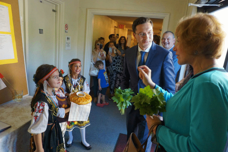 Министърът на външните работи Даниел Митов посети българското училище във Вашингтон