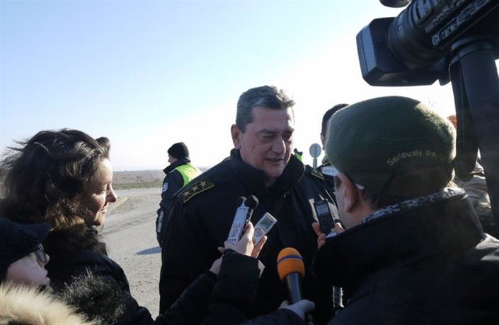 Екипите работят бързо, доколкото това е възможно в подобна изключително рискова и сложна операция