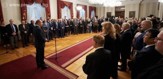 Държавният глава открои пред почетните консули на България защитата на правата на българските граждани в чужбина като основен приоритет