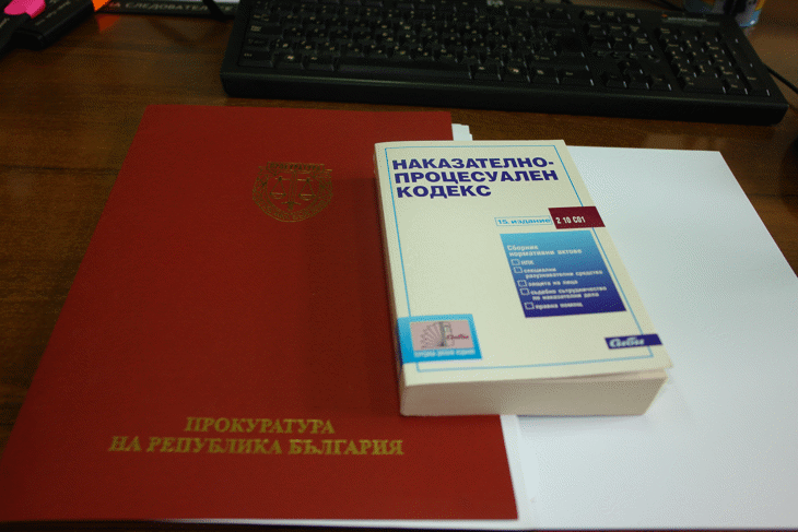 Районна прокуратура – Пловдив привлече като обвиняем и задържа 29-годишен мъж за причиняване на телесни повреди в условията на домашно насилие