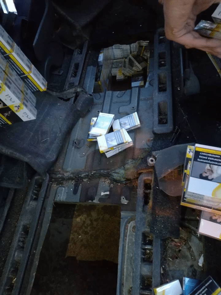 Над 74 000 къса контрабандни цигари откриха при съвместна акция митнически и полицейски служители в района на ГКПП Маказа