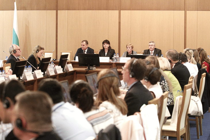 Защитата на конкуренцията и на свободната инициатива е немислима без обединените усилия на ЕС и на всички негови държави-членки, заяви Цвета Караянчева в приветствието си към участниците в Европейския ден на конкуренцията