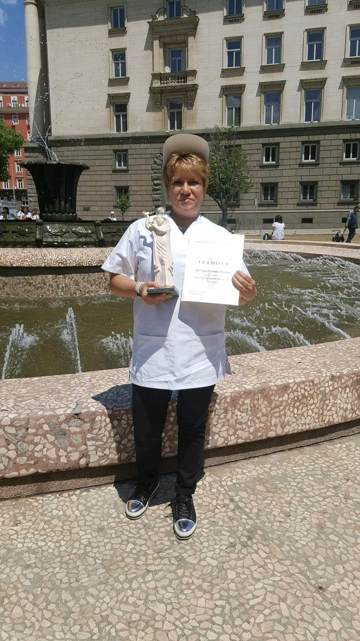 "Ръководител по здравни грижи " за 2017 г. е старши рехабилитатор Теодора Влахова от "Пирогов"