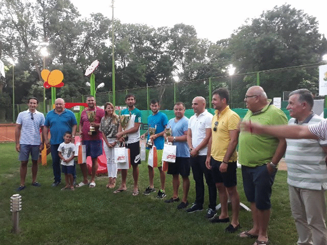 Министър Кралев награди победителите от турнира по тенис „Про-Ам“ за купата на кмета на Община Варна