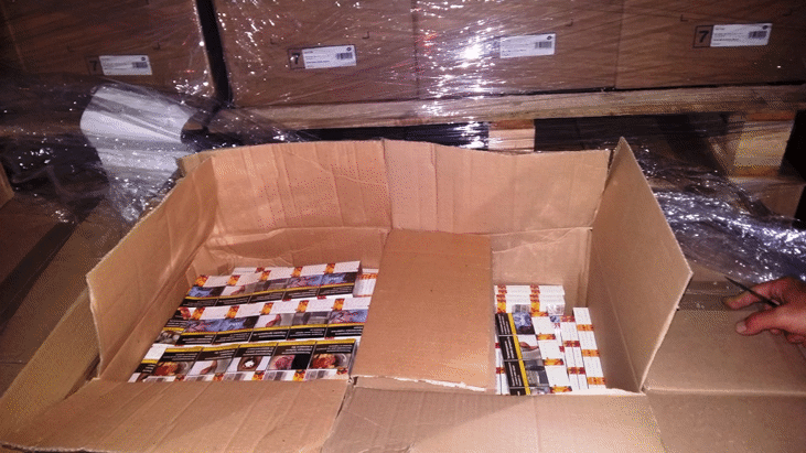 1900 кутии цигари, укрити в палет със седалки за тоалетни, задържа екип на Митница Лом