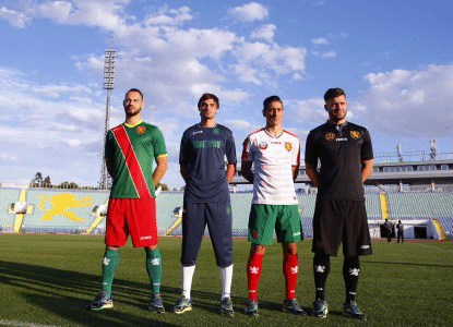 Националите показаха новите екипи на среща с медиите