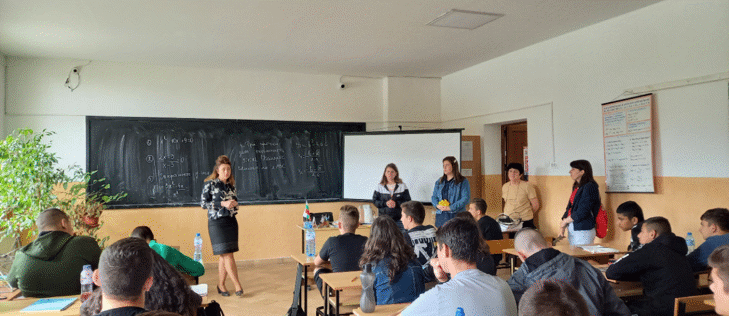 Дейността и важността на Съвета на децата към председателя на Държавната агенция за закрила на детето дискутираха ученици в град Сливница