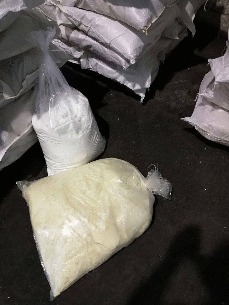 Рекордно количество от нов вид прекурсор за производство на наркотици задържа Митница Варна