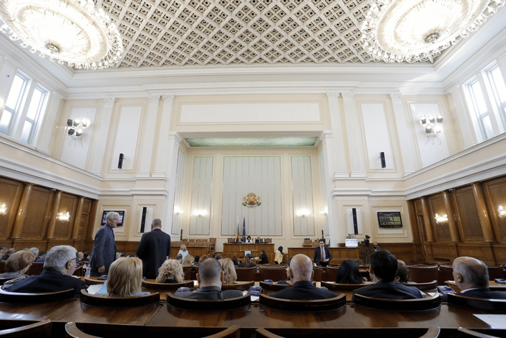 Председателят на парламента Цвета Караянчева изрази надежда, че през Седмата сесия на 44-ото Народно събрание, въпреки предизборната кампания, депутатите ще продължат да изпълняват задълженията си на народни представители, за което са получили доверието на избирателите