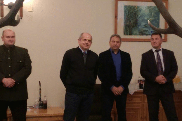 Зам.-министър Георги Костов разгледа новооткритата изложба на трофеи от благороден елен, добити в района  ДЛС „Воден-Ири Хисар”