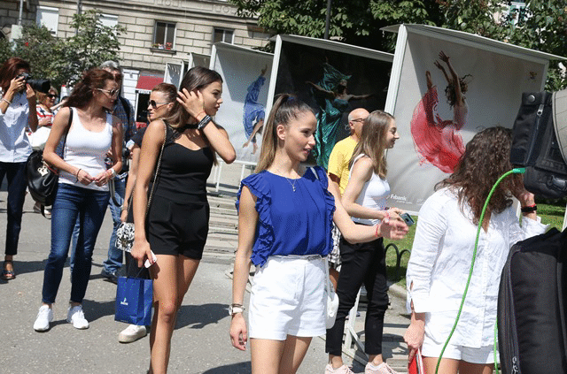 Министър Красен Кралев пожела пълна зала на гимнастичките