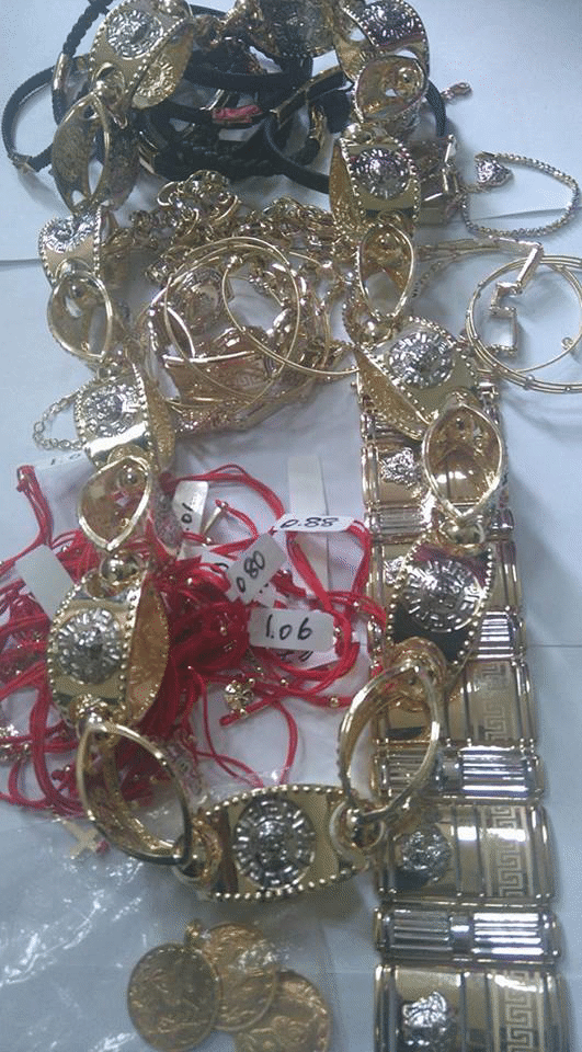 Над 1,5 кг златни накити в тайник на лек автомобил откриха митническите служител на ГКПП Лесово