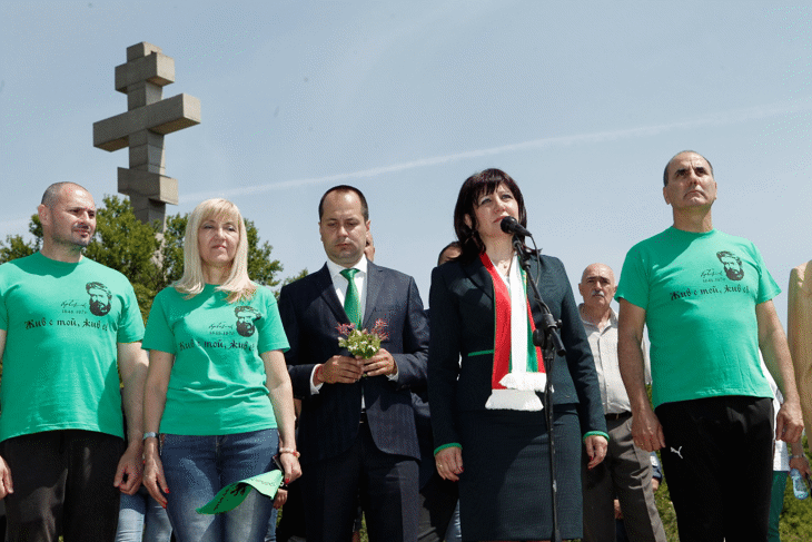 Днес повече от всякога се нуждаем от Ботев, от думите и заръките му, заяви председателят на парламента Цвета Караянчева на връх Околчица