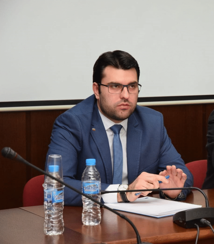 Заместник-министър Георгиев изнесе днес публична лекция  на тема „Предизвикателствата пред външната политика на Р България" пред студенти от УНСС