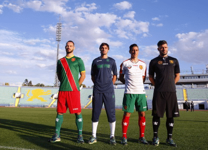 The new shirts were presented to the media by the players