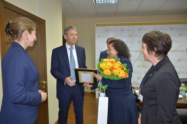 Министър Танева и руският й колега обсъдиха възможността предприятията, които имат интерес да изнасят за Русия да преминат предварително одобрение