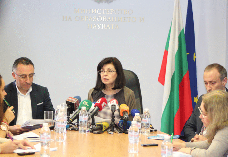 Меглена Кунева: Мерките За Сигурността В Училищата Са Приоритет На Мон