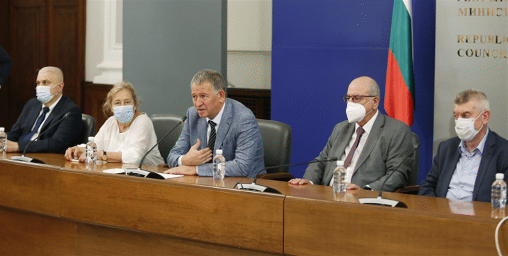 Министър Кацаров към Обществения съвет по ваксинация: Отплата за ангажираността ви ще бъдат спасените животи, ако успеем да убедим повече хора да се ваксинират