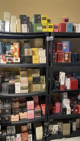 Голямо количество контрабандни парфюми са иззети при специализирана операция на Икономическа полиция в Пловдив Голямо количество контрабандни парфюми са иззети при специализирана операция на Икономическа полиция в Пловдив