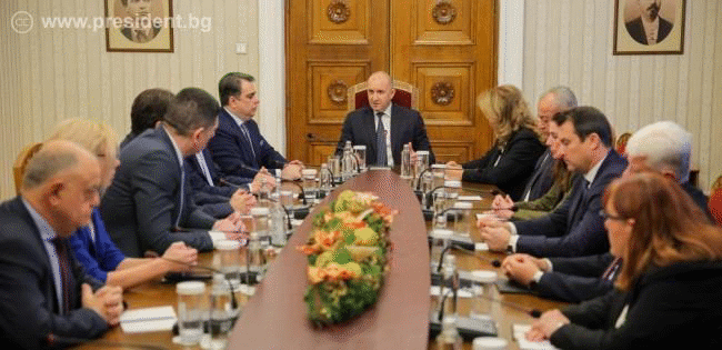 Румен Радев: Правителството бе принудено да подаде оставка заради управленския модел и поведението на лидерите си, които бяха неприемливи за българските граждани