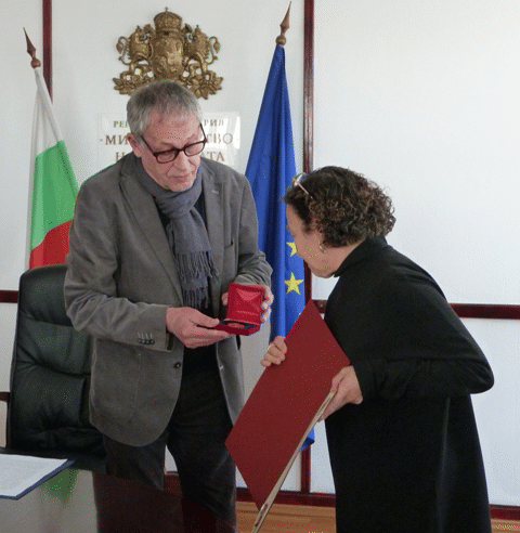 Mинистър Младенов Награди Сценографа Елена Иванова Със „Златен Век‘