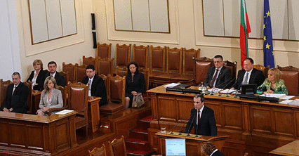 Парламентът отхвърли вота на недоверие към правителството на Пламен Орешарски със 116 гласа „против“, 93 "за" и без въздържали се