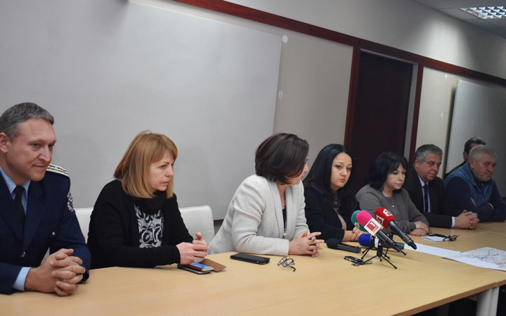 Заради усложнената обстановка се спира движението на автомобили в Североизточна и Източна България