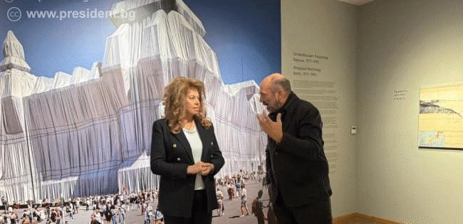 Вицепрезидентът Илияна Йотова откри изложбата „Кристо и Жан-Клод. Опакованият Райхстаг, Берлин (1971 – 1995)“