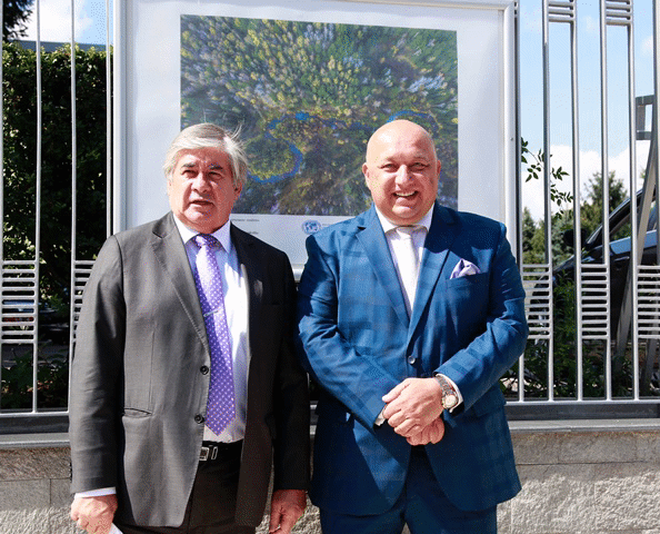 Министър Кралев участва в откриването на фотоизложба, показваща красивата природа на Русия