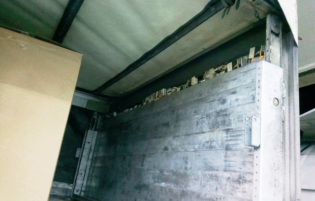 4140 кутии цигари, укрити в двойна стена на ремарке на камион, задържаха служители на Митница Лом