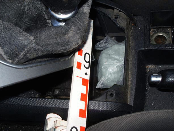 Гранични полицаи от ГПУ – Гоце Делчев задържаха криминално проявен с екстази и тютюн