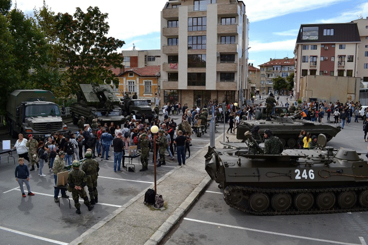 Кампанията „Бъди войник“ премина при голям интерес в Казанлък