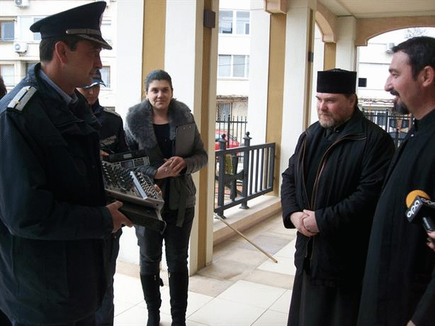 Ямболски криминалисти разкриха кражбата на озвучителна система от храм „Успение на Пресвета Богородица“ в града