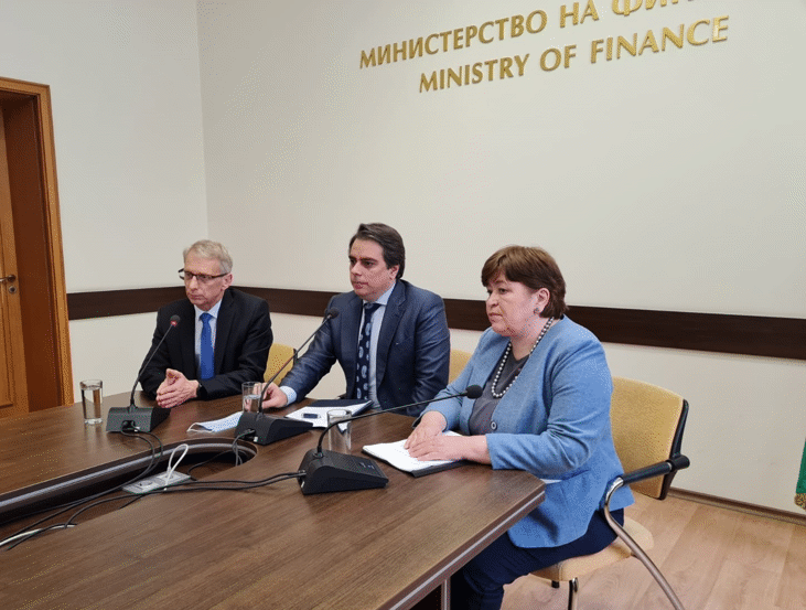 Държавата Изпраща 30 000 Ученици На Лятна Почивка