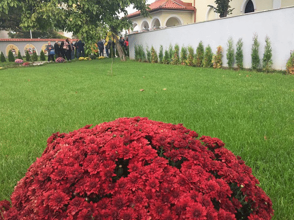 Кметът Йорданка Фандъкова присъства на тържествената литургия на храмовия празник в църквата „Света Петка“ в кв. “Орландовци“