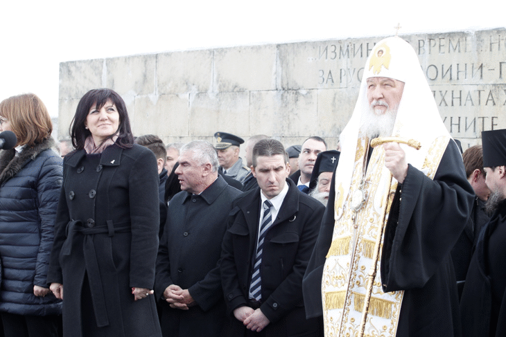 Председателят на Народното събрание Цвета Караянчева участва в тържественото честване на Националния празник на България на връх Шипка
