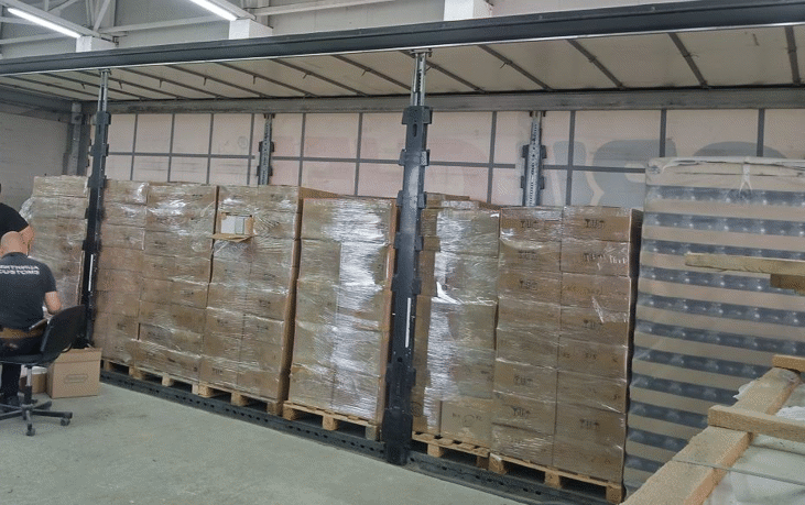 Близо 60 000 парфюма, „маскирани“ като буркани, задържаха митническите инспектори в района на Дунав мост при Видин
