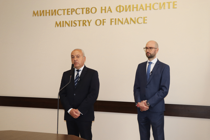 Заместник министър-председателят и министър на финансите Гълъб Донев: основният ми приоритет е контролът над дефицита на бюджета