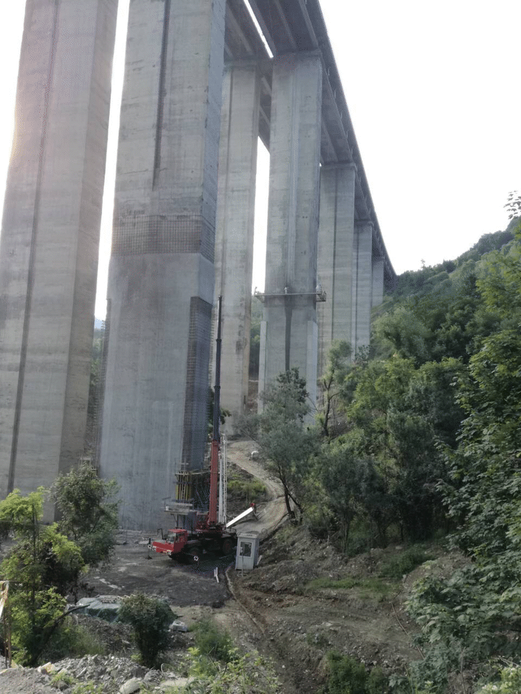 АПИ припомня, че при 36-ти км на АМ „Хемус“ се извършва ремонт на носещите колони на виадукт „Коренишки дол“