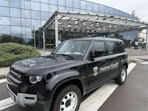 Гранични полицаи от ГКПП „Аерогара София“ задържаха жена и мъж, извършили злонамерено обаждане за взривно устройство