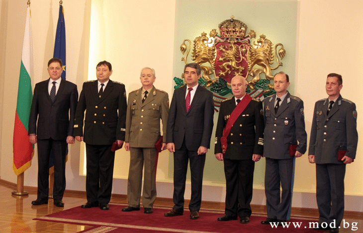 Президентът Росен Плевнелиев повиши в звание офицери от Българската армия