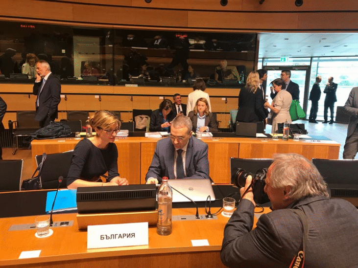 Екатерина Захариева и колегите й от ЕС категорично подкрепиха ядреното споразумение с Иран