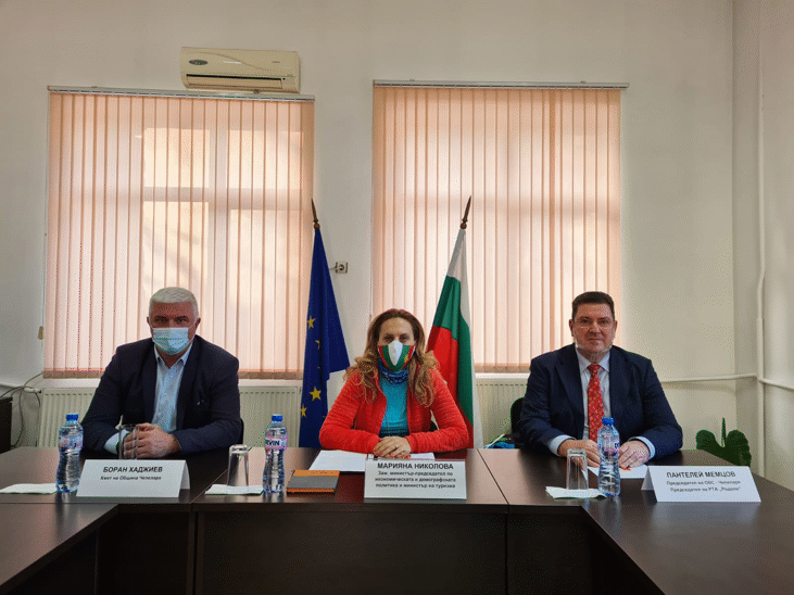 Вицепремиерът Марияна Николова пред бранша в Чепеларе: Българските туристи са основните гости в района от началото на този зимен сезон