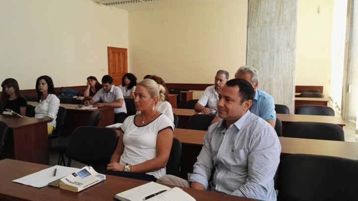 Прокурори, служители на МВР и Община Бургас започват срещи с ученици за превенция на престъпления в интернет пространството срещу тях