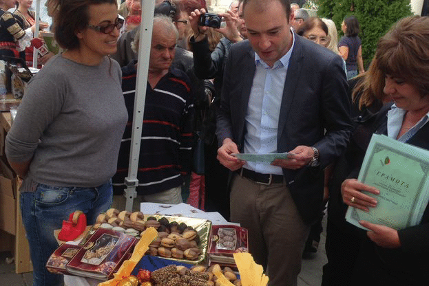 Снимки на заместник-министъра на земеделието и храните Свилен Костов от кампанията „ПОДКРЕПЯМЕ БЪЛГАРСКОТО“ в град Перник