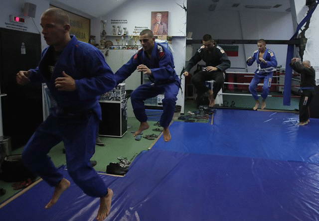 Министър Кралев награди медалистите по бразилско джу-джицу Константин Николов и Стилиян Георгиев