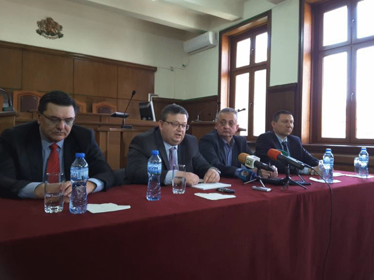 Специализираната прокуратура привлече като обвиняеми девет лица за организирана престъпна група за корупция