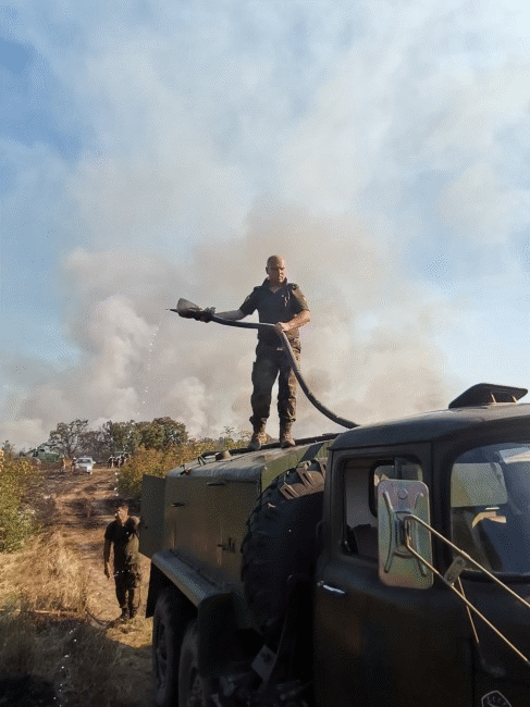 Военнослужещи от Сухопътните войски и Военновъздушните сили участват в гасенето на големите пожари в областите Благоевград и Хасково